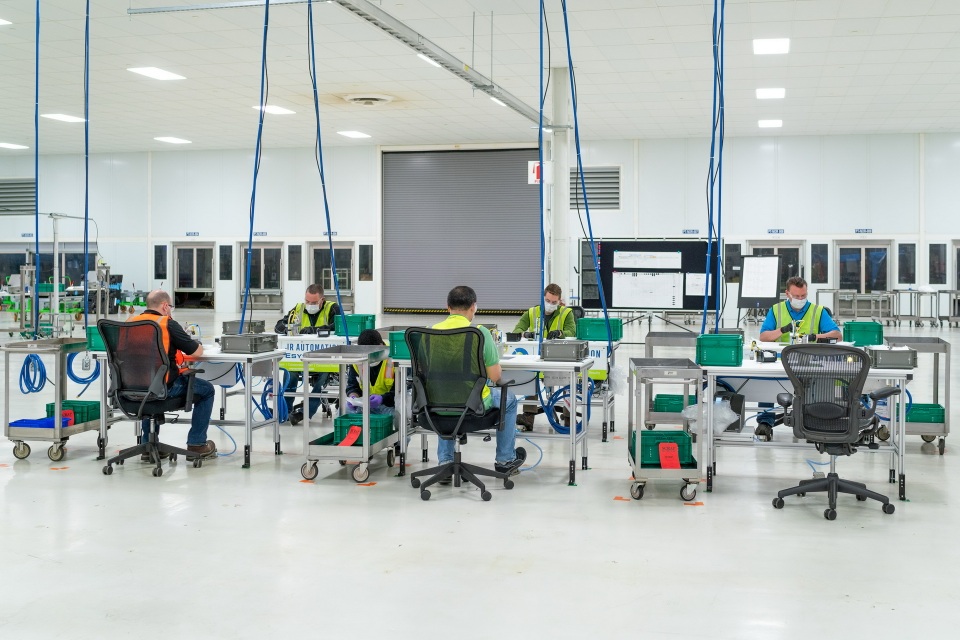 Bên trong xưởng sản xuất khẩu trang của GM tại Mỹ - 4 Bên trong xưởng sản xuất khẩu trang của GM tại Mỹ - 4