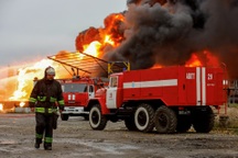 Trúng pháo kích Ukraine, kho nhiên liệu lớn của Nga bốc cháy dữ dội