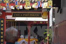 Gắn biển tiếng Việt cho chùa tông phái Phật giáo Việt ở Thái Lan