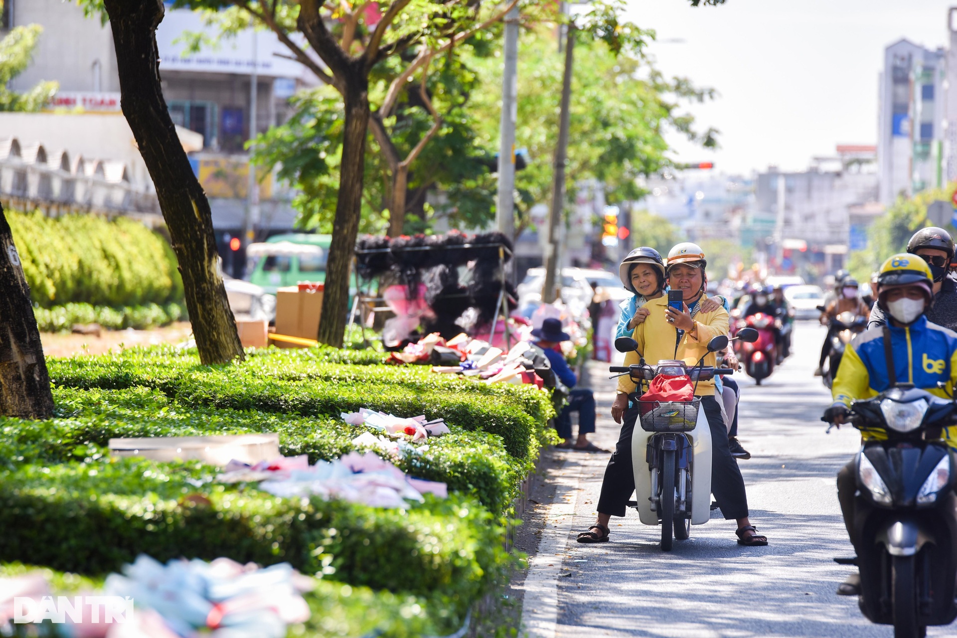 Tiểu thương khóc ròng vì hoa ế trong ngày lễ Tình nhân - 8 Tiểu thương khóc ròng vì hoa ế trong ngày lễ Tình nhân - 8