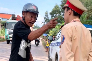 Xúc phạm, không chấp hành hiệu lệnh CSGT bị phạt tới 37 triệu đồng