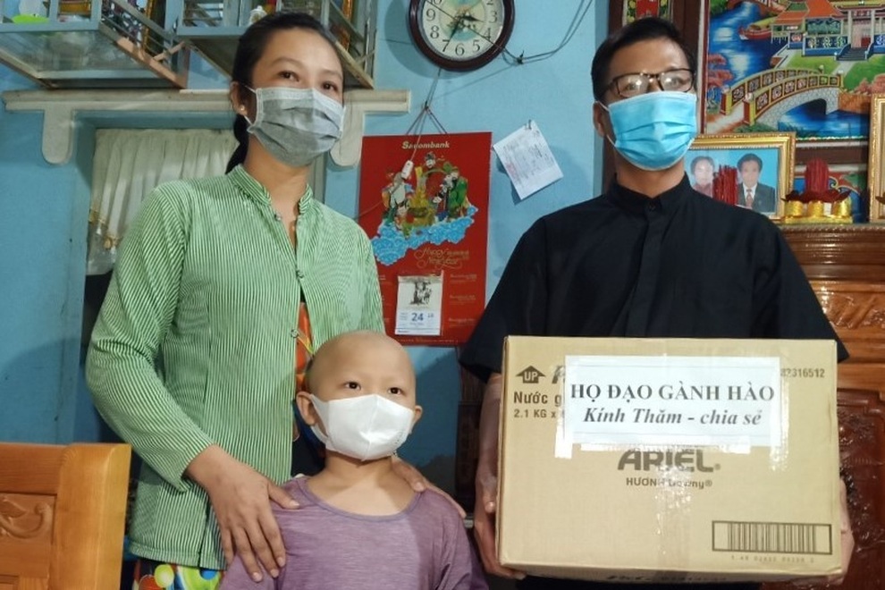 Bạn đọc Dân trí dang tay giúp đỡ cậu bé cầu xin sự sống gần 270 triệu đồng - 2 Bạn đọc Dân trí dang tay giúp đỡ cậu bé cầu xin sự sống gần 270 triệu đồng - 2