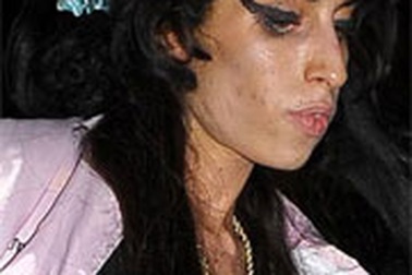 Amy Winehouse ngày càng… tệ