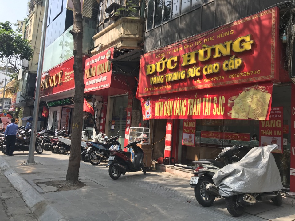 Phố vàng Hà Nội vắng tanh, vắng ngắt trước ngày vía Thần Tài - 2 Phố vàng Hà Nội vắng tanh, vắng ngắt trước ngày vía Thần Tài - 2