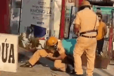 Xác minh clip CSGT khống chế người vi phạm ở TPHCM