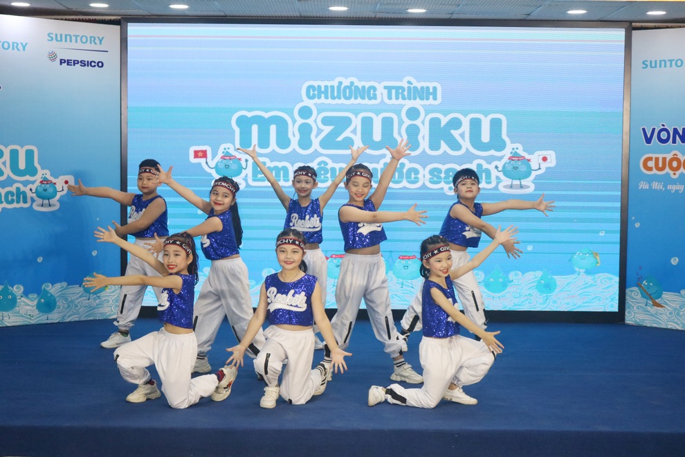 Trẻ em học bảo vệ nguồn nước và tự thiết kế sân chơi tái chế - 2 Trẻ em học bảo vệ nguồn nước và tự thiết kế sân chơi tái chế - 2
