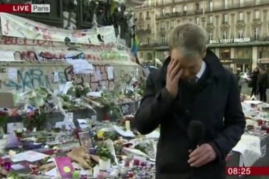 Phóng viên bật khóc khi đưa tin từ Paris sau vụ khủng bố