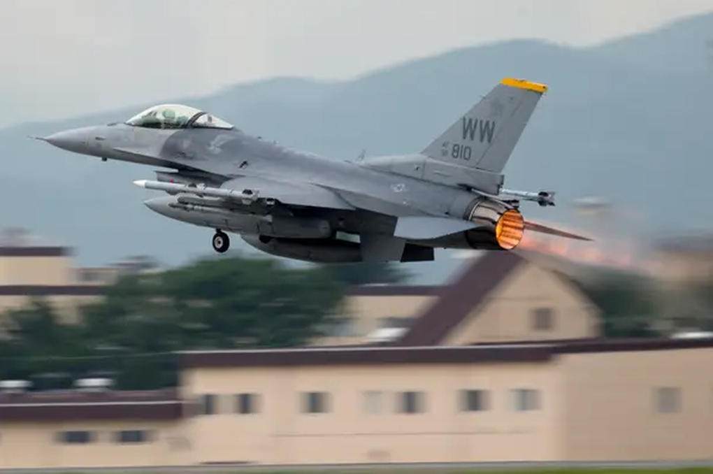 F-16 có thể thành viên đạn bạc, giúp Ukraine xoay chiều chiến sự? - 2 F-16 có thể thành viên đạn bạc, giúp Ukraine xoay chiều chiến sự? - 2