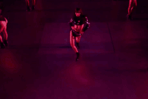 Tranh cãi quanh màn trình diễn gây sốt mạng xã hội của Lisa tại show nội y