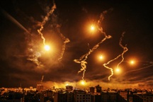 Lực lượng quân sự tiếp tục bị tấn công, Mỹ cảnh báo cứng rắn