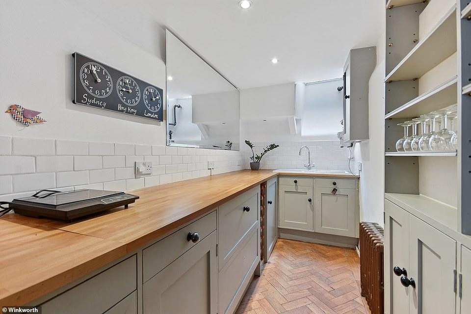 Căn nhà mỏng nhất ở London được chào bán giá “sốc” 1,3 triệu USD - 3 Căn nhà mỏng nhất ở London được chào bán giá “sốc” 1,3 triệu USD - 3