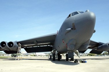 "Pháo đài bay B52" Mỹ trút "mưa bom" phá kho vũ khí của IS