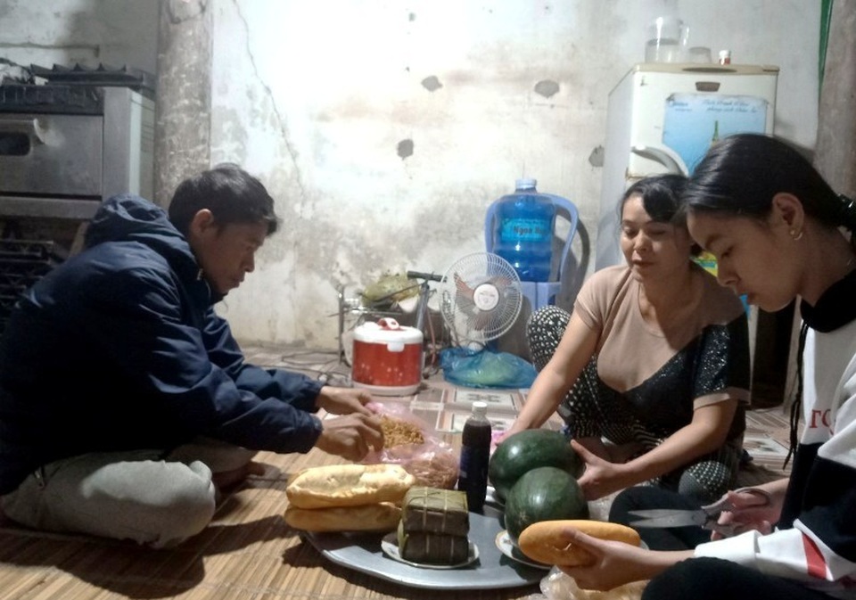 Nữ sinh nghèo vượt nghịch cảnh: Bạn đọc Dân trí đã mở ra tương lai cho em - 5 Nữ sinh nghèo vượt nghịch cảnh: Bạn đọc Dân trí đã mở ra tương lai cho em - 5