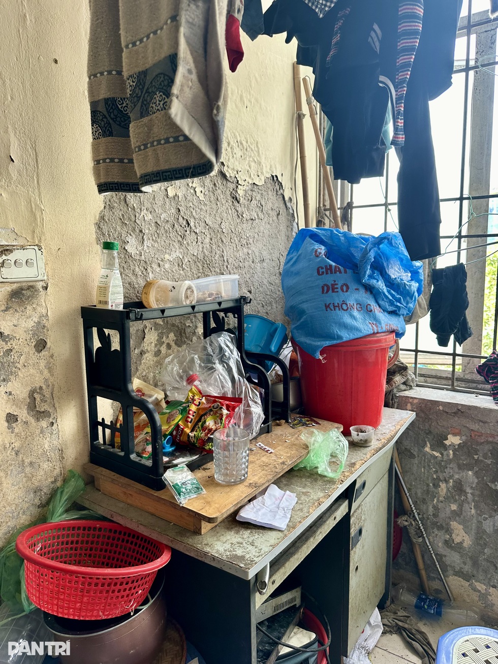 Hà Nội: Ở chung cư giá 2,5 tỷ đồng, đang ăn cơm tường rơi vào giữa mâm - 2 Hà Nội: Ở chung cư giá 2,5 tỷ đồng, đang ăn cơm tường rơi vào giữa mâm - 2
