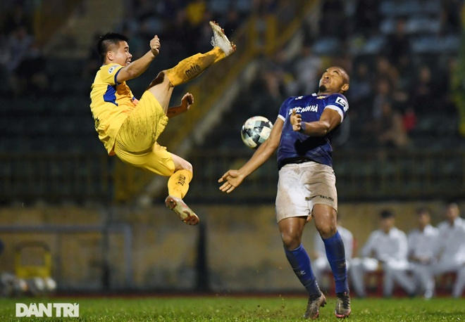 CLB Nam Định vượt thác ghềnh trụ hạng thành công V-League - 17 CLB Nam Định vượt thác ghềnh trụ hạng thành công V-League - 17