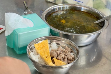 Lâm Đồng thanh tra bếp ăn trường học sau vụ tố thực phẩm kém chất lượng