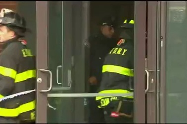 Tàu hỏa trật đường ray ở New York, hơn 100 người bị thương