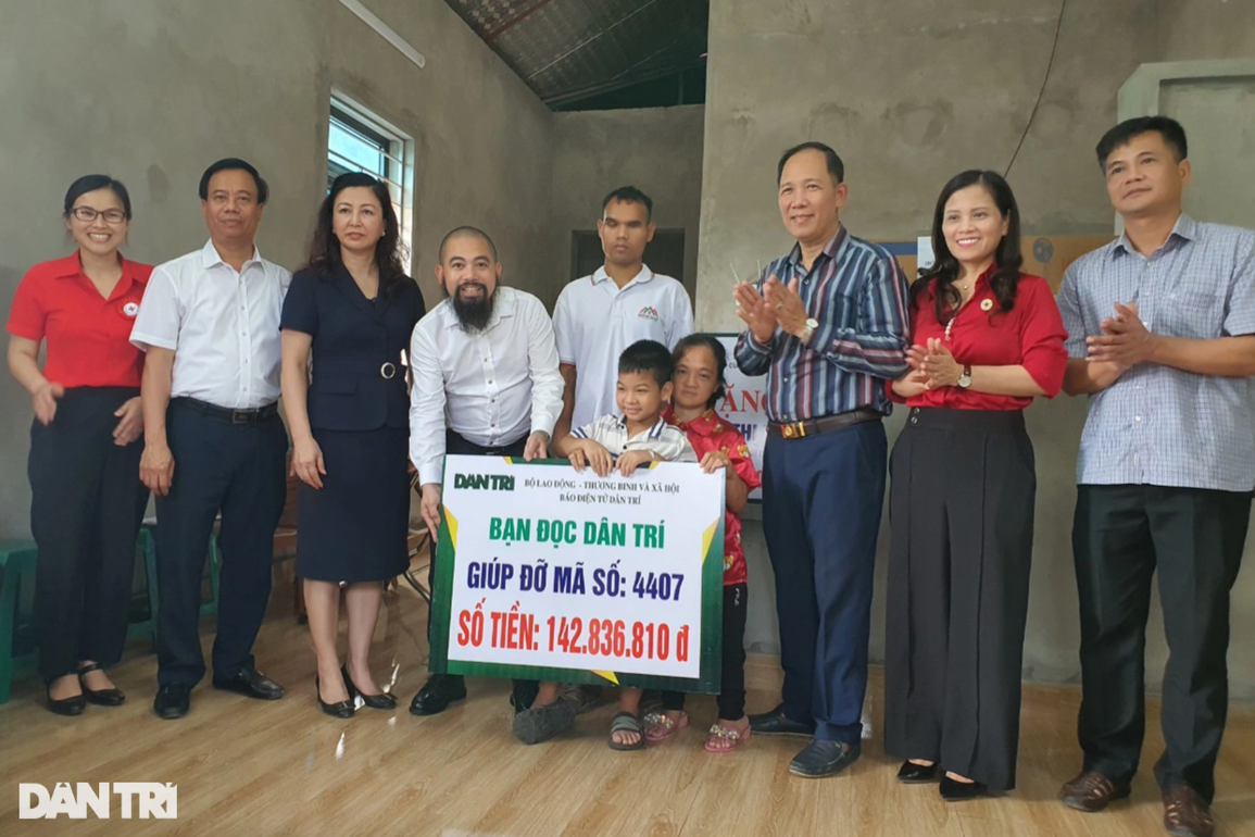 Ở trong nhà mới, đêm đầu tiên gia đình em mừng quá không ngủ được - 1 Ở trong nhà mới, đêm đầu tiên gia đình em mừng quá không ngủ được - 1