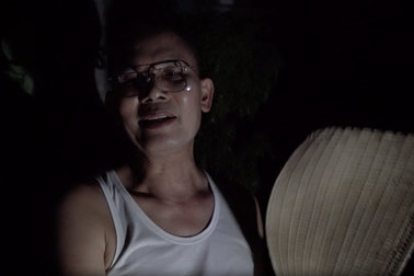 Hà Nội cắt điện triền miên, người dân đổ ra đường tránh nóng