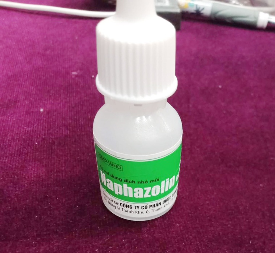 Nhỏ thuốc nhỏ mũi của trẻ lớn, 2 bé sơ sinh cùng bị ngộ độc cấp - 1 Nhỏ thuốc nhỏ mũi của trẻ lớn, 2 bé sơ sinh cùng bị ngộ độc cấp - 1
