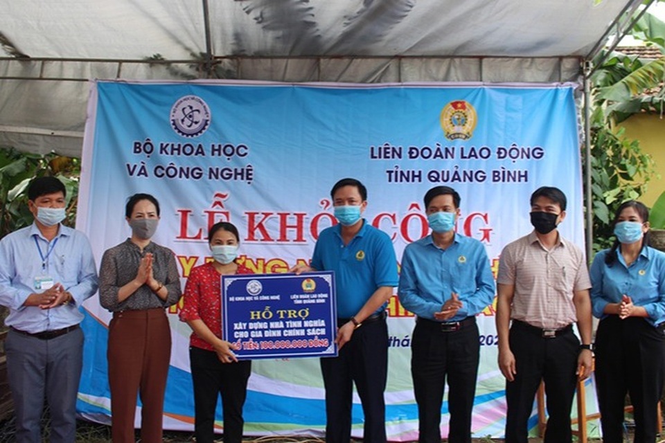 Hỗ trợ 6 gia đình chính sách, hộ nghèo xây dựng nhà tình nghĩa - 1 Hỗ trợ 6 gia đình chính sách, hộ nghèo xây dựng nhà tình nghĩa - 1