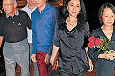 Gia đình Lưu Gia Linh - Lương Triều Vỹ gặp nhau