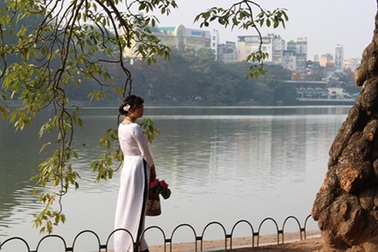 Hồ Gươm đẹp mơ màng trong sắc đông