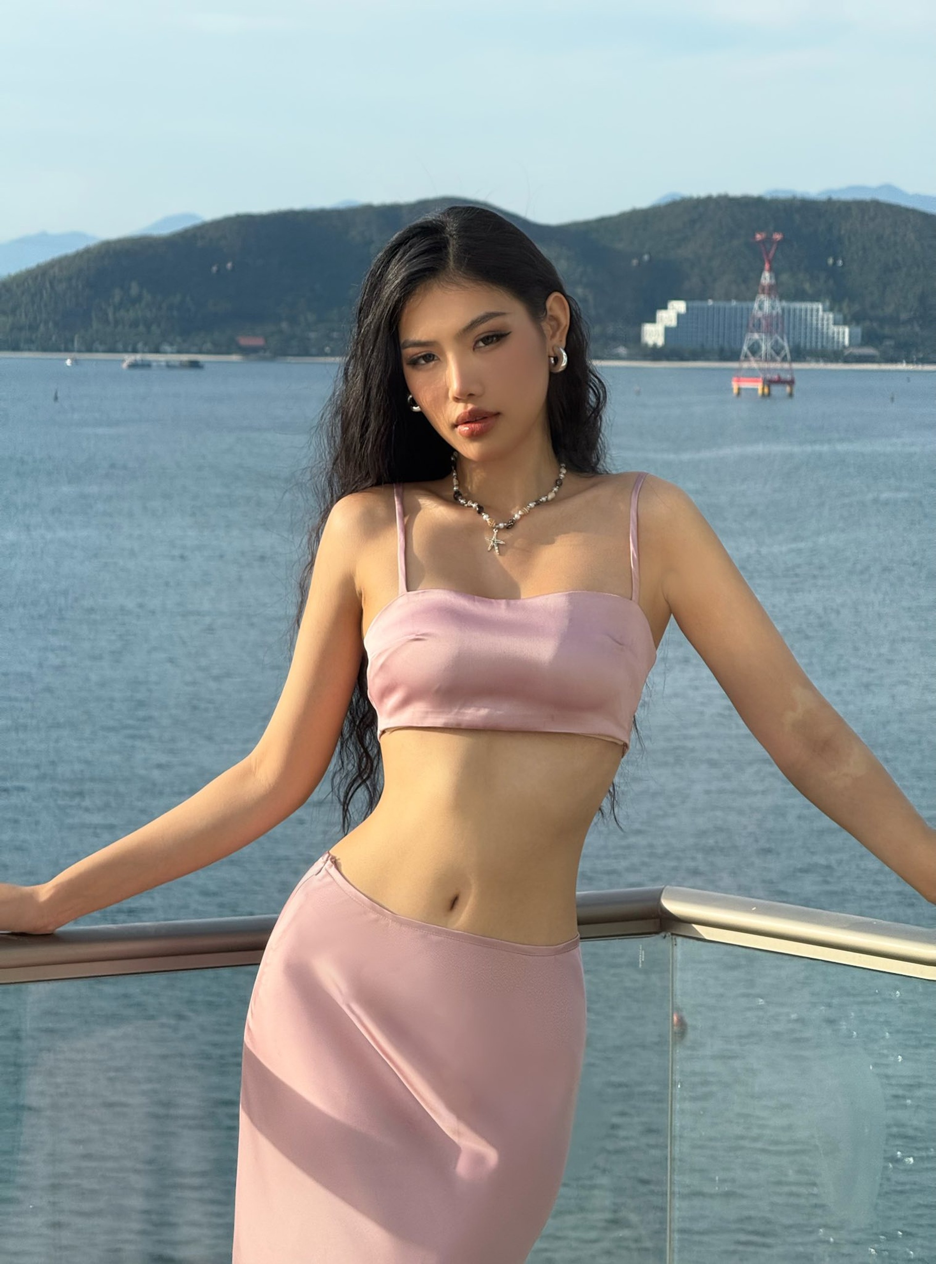 Á hậu Đỗ Cẩm Ly: Sắc vóc nóng bỏng, nói gì về việc trùng tên ca sĩ? - 5