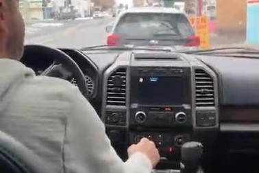 Tài xế gây tai nạn khi sử dụng tính năng tự đỗ xe của ô tô