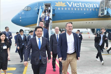 Thủ tướng Đại Công quốc Luxembourg tới Hà Nội, bắt đầu thăm chính thức Việt Nam