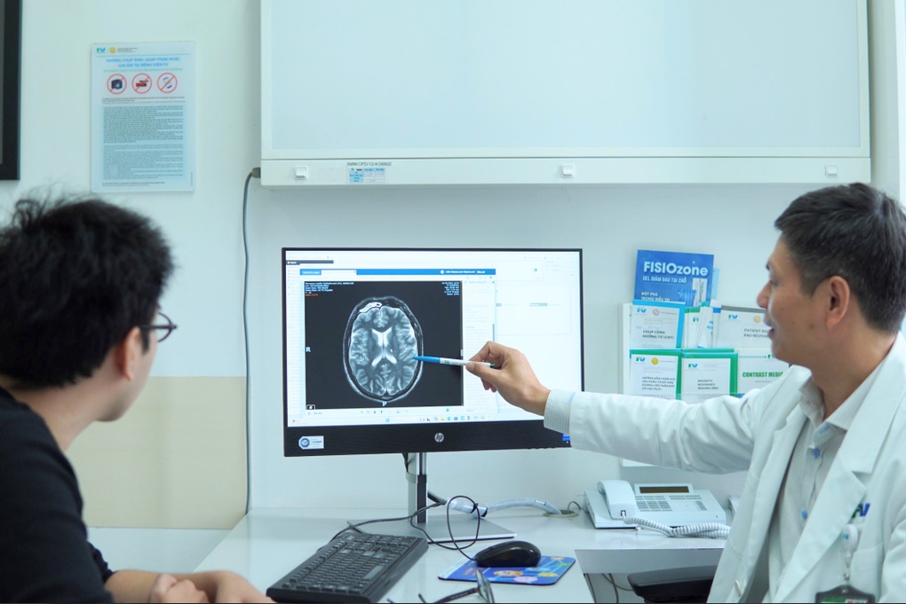 BS.CKII Trần Lương Anh: Chuyên trị chấn thương sọ não, u não và bệnh lý cột sống - 2 BS.CKII Trần Lương Anh: Chuyên trị chấn thương sọ não, u não và bệnh lý cột sống - 2