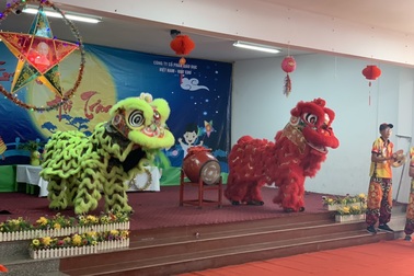 Kinh doanh thời vụ dịp Trung thu: Múa lân một tuần kiếm 140 triệu đồng