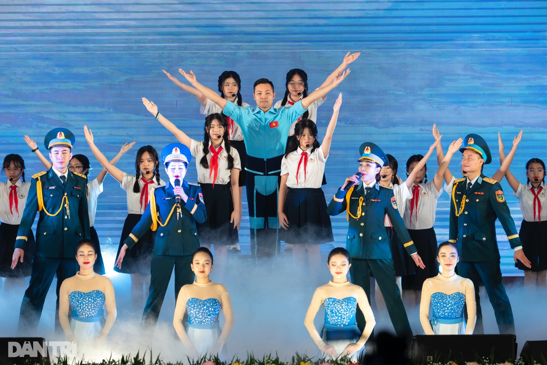 Đại tướng Phan Văn Giang dự Lễ kỷ niệm 70 năm Không quân nhân dân Việt Nam - 7 Đại tướng Phan Văn Giang dự Lễ kỷ niệm 70 năm Không quân nhân dân Việt Nam - 7