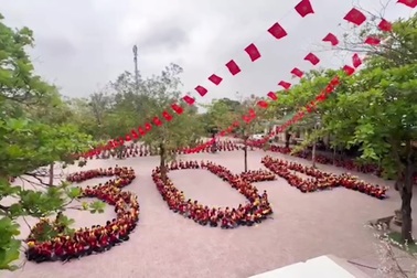 Ấn tượng màn đồng diễn gần 1.000 học sinh