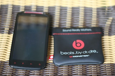 Cận cảnh “hàng khủng” HTC Sensation XE sắp bán ở VN