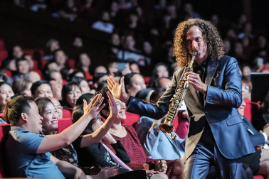 Huyền thoại Kenny G nói tiếng Việt, hẹn gặp khán giả tại Hà Nội