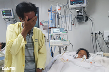 Chồng khóc nấc nhìn vợ nằm bất động: "Em ơi, sao giờ lại nặng như vậy…"