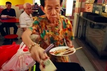 Vì sao người già Singapore không muốn nghỉ hưu?