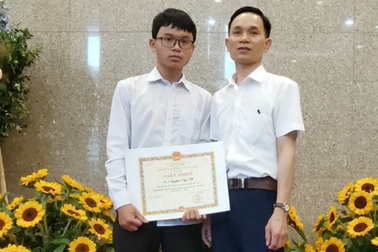 Hà Nội: Thủ khoa toàn quốc 30 điểm tuyệt đối đến từ trường huyện