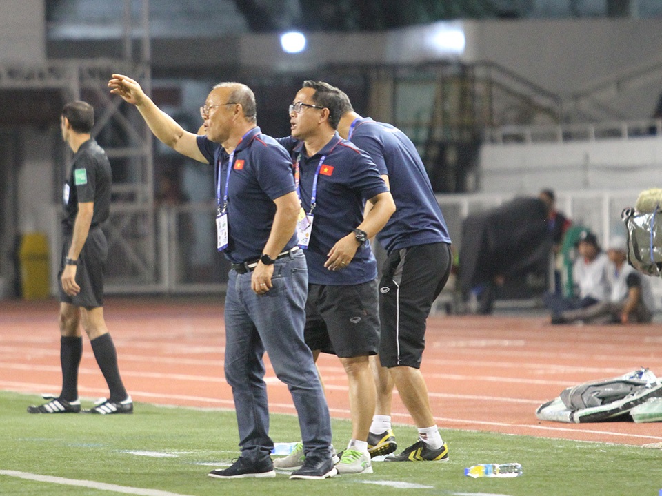 Tiến Linh tập tễnh khiến HLV Park Hang Seo lo lắng - 3 Tiến Linh tập tễnh khiến HLV Park Hang Seo lo lắng - 3