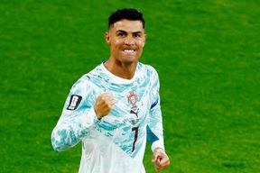 C.Ronaldo phá vỡ lời nguyền ở World Cup: Khát khao xé toạc bầu trời