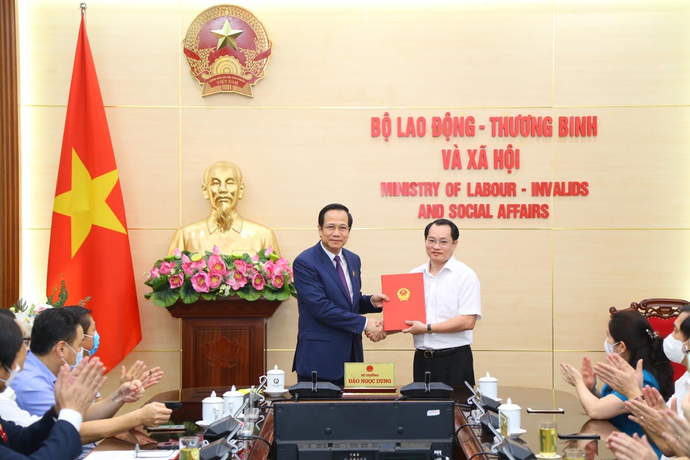 Bộ LĐ-TBXH: Bổ nhiệm Vụ trưởng Vụ Tổ chức cán bộ - 1 Bộ LĐ-TBXH: Bổ nhiệm Vụ trưởng Vụ Tổ chức cán bộ - 1