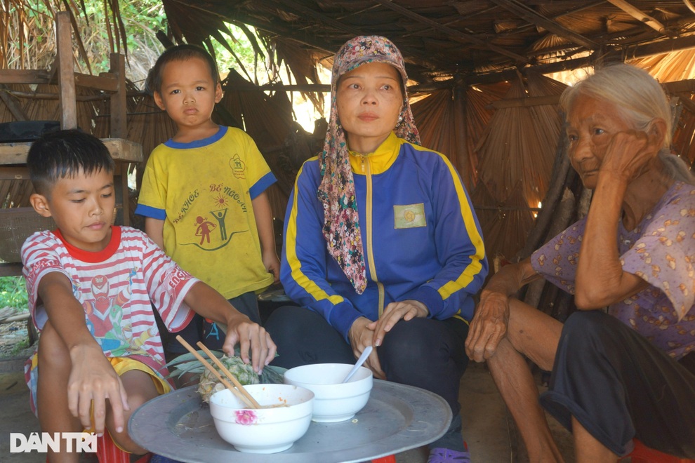 Nỗi thống khổ tận cùng của 5 phận người trong căn nhà sắp sập nơi vùng biên - 7 Nỗi thống khổ tận cùng của 5 phận người trong căn nhà sắp sập nơi vùng biên - 7