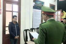 Dụ dỗ, lôi kéo cả trẻ em 13 tuổi vào làm việc ở quán karaoke