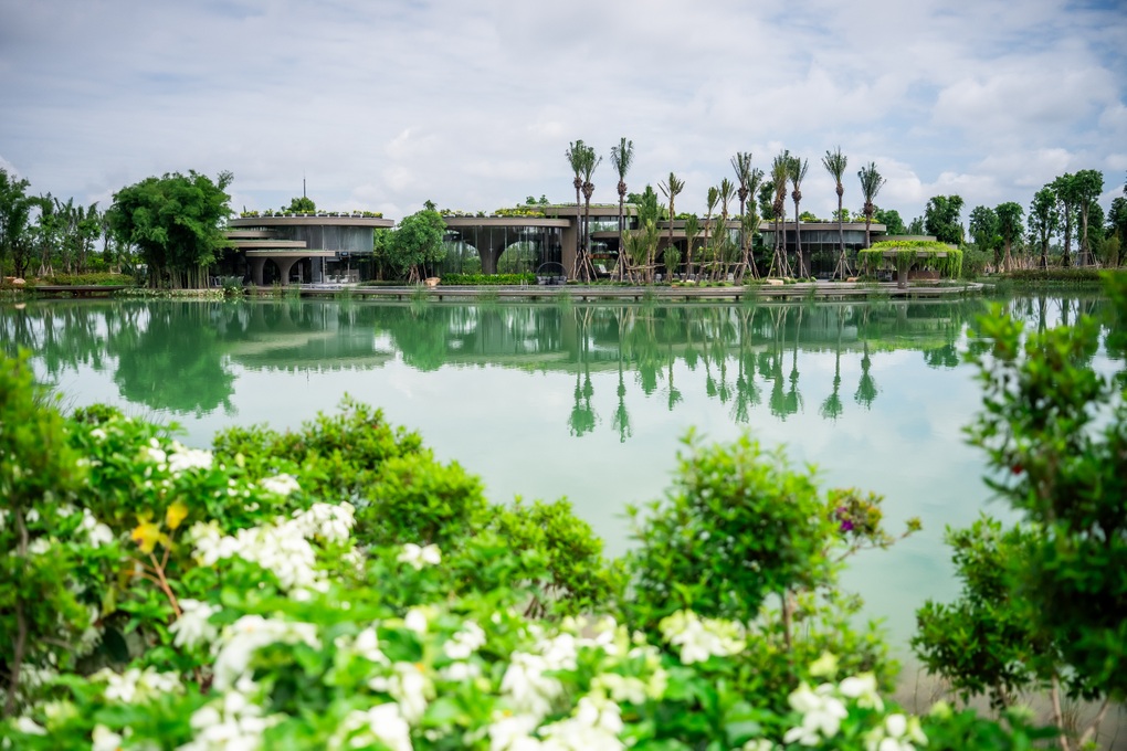 Nhà sáng lập Ecopark nhận giải thưởng “Top 10 thương hiệu mạnh Việt Nam 2025” - 8 Nhà sáng lập Ecopark nhận giải thưởng “Top 10 thương hiệu mạnh Việt Nam 2025” - 8