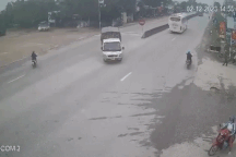 Thiếu tá công an bị xe máy gặp tai nạn văng gãy xương đùi