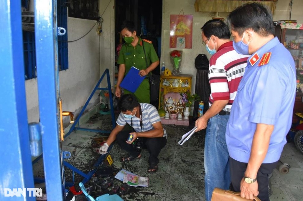 Vụ cháy 4 người thương vong: Cửa sổ bị buộc chặt từ trước - 2 Vụ cháy 4 người thương vong: Cửa sổ bị buộc chặt từ trước - 2