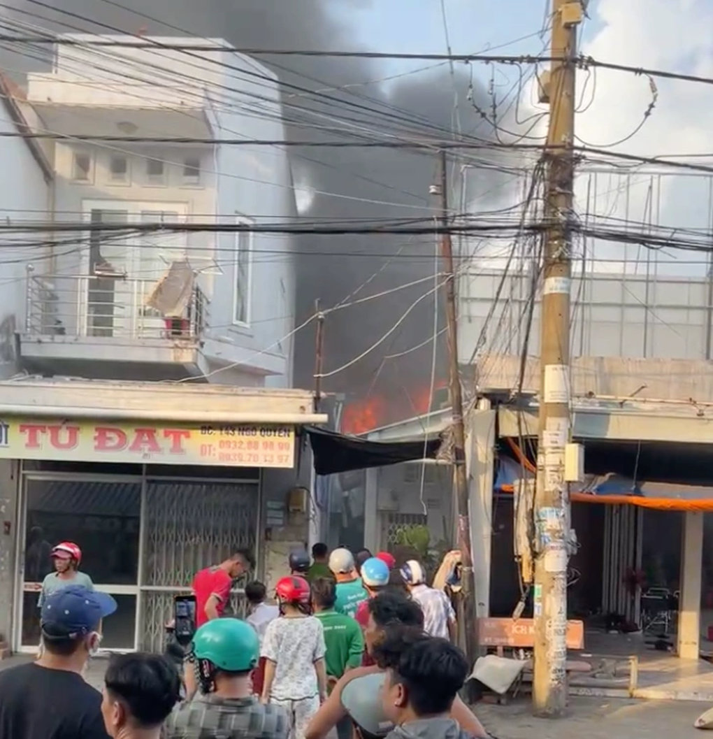 Cháy căn nhà khóa trái cửa cạnh chợ Vĩnh Bảo, Kiên Giang - 1 Cháy căn nhà khóa trái cửa cạnh chợ Vĩnh Bảo, Kiên Giang - 1