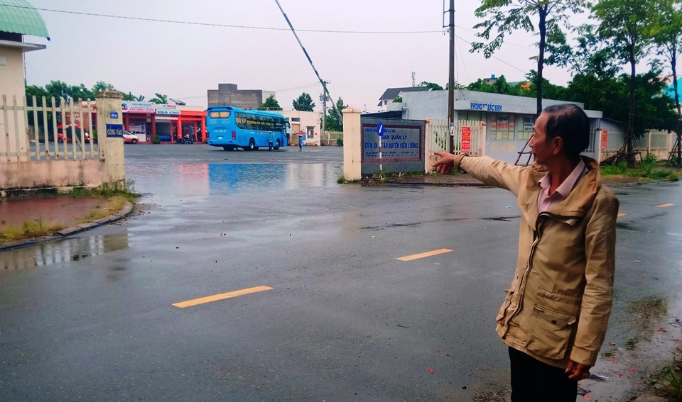 Bài 10: Chủ tịch tỉnh Kiên Giang yêu cầu bồi thường, dân mỏi cổ chờ! - 4 Bài 10: Chủ tịch tỉnh Kiên Giang yêu cầu bồi thường, dân mỏi cổ chờ! - 4