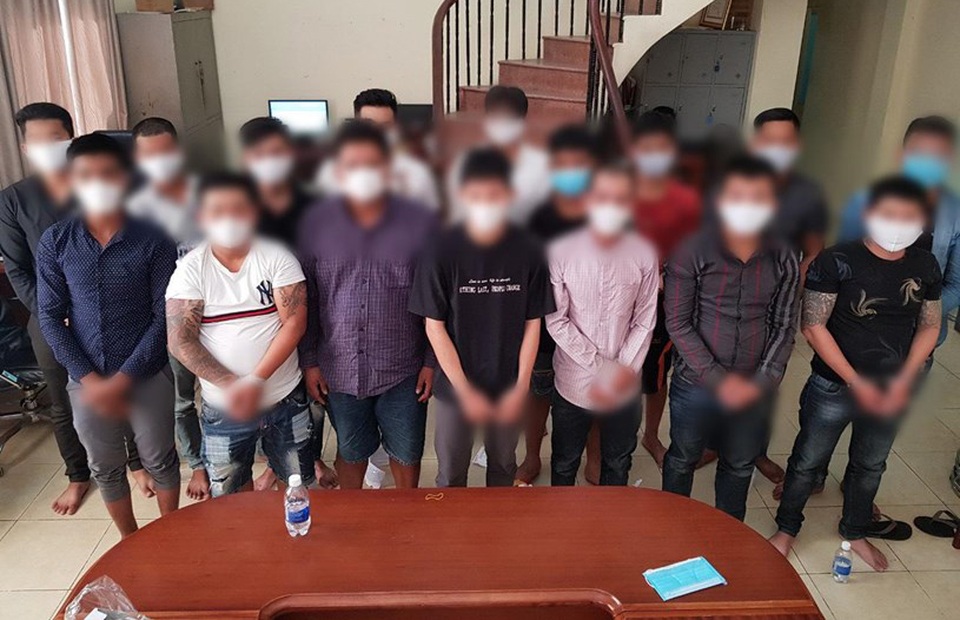 Tại sao 200 thanh niên đánh người, đập quán ốc mặc áo màu cam? - 2 Tại sao 200 thanh niên đánh người, đập quán ốc mặc áo màu cam? - 2